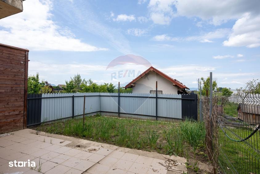 Casă cu 3 camere cu Teren 177 Mp în Sânpetru