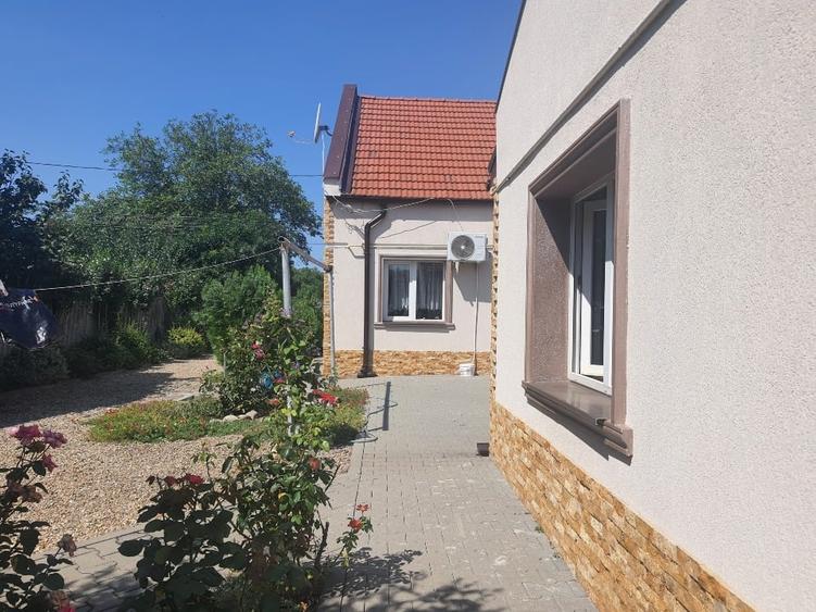 Casă individuală cu 3 camere cu Canalizare în Girocului