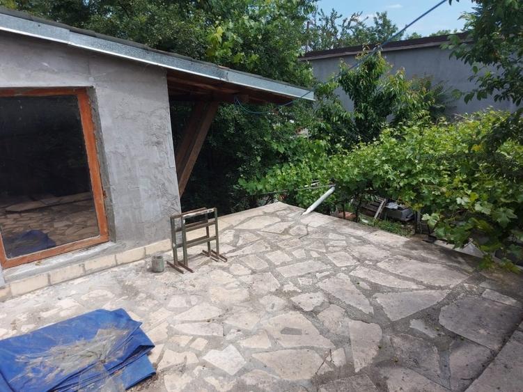 Casă individuală cu 4 camere cu Canalizare în Giulești Sârbi