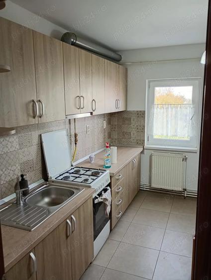 Apartament cu 3 camere semidecomandat în Central