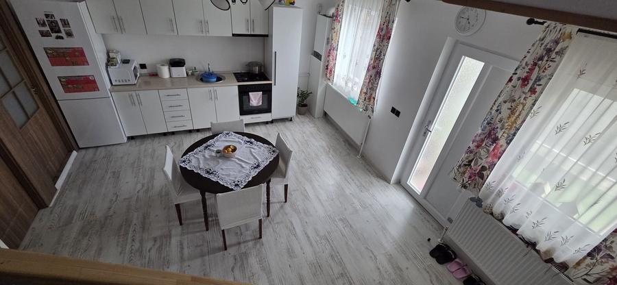 Casă cu 3 camere în Central