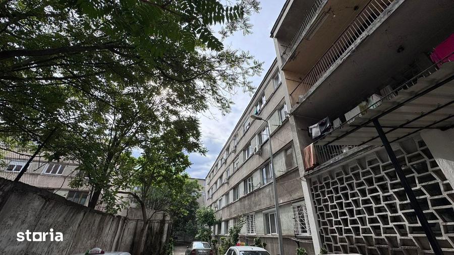 Garsoniera de vanzare, str. Poieni?ei - 18