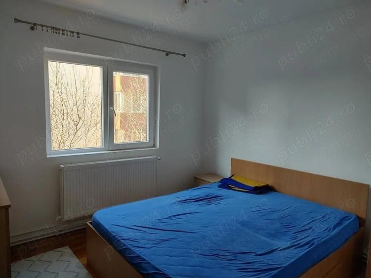 Apartament cu 4 camere decomandat în Girocului
