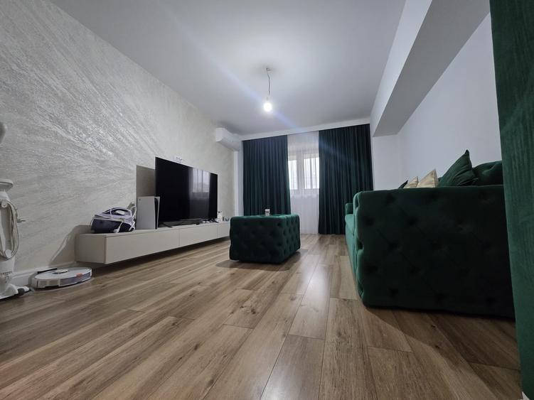 Apartament cu 3 camere decomandat în Călărași