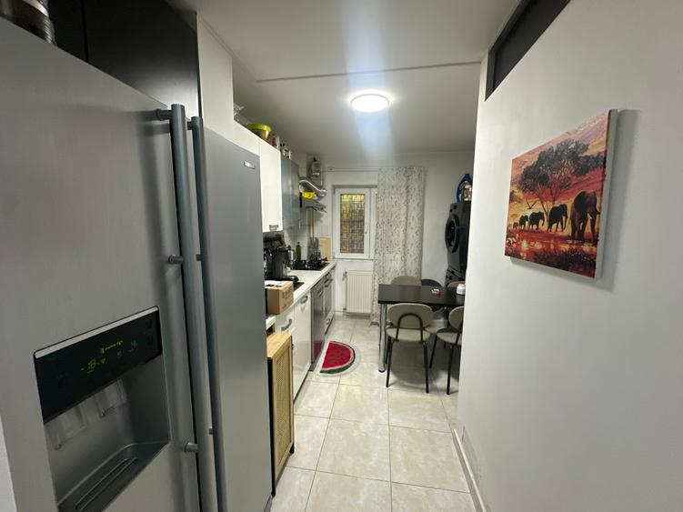 Apartament cu 3 camere semidecomandat, mobilat în Drumul Taberei