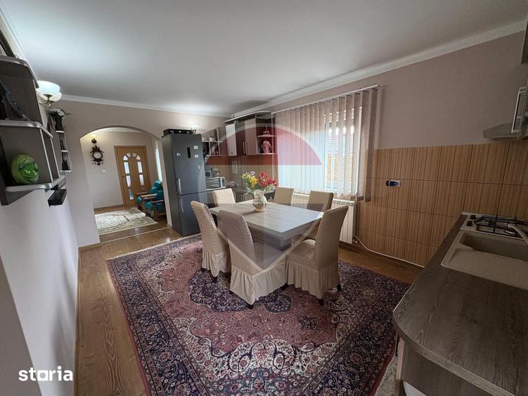 Casă cu 5 camere cu Teren 2687 Mp în Mădăras