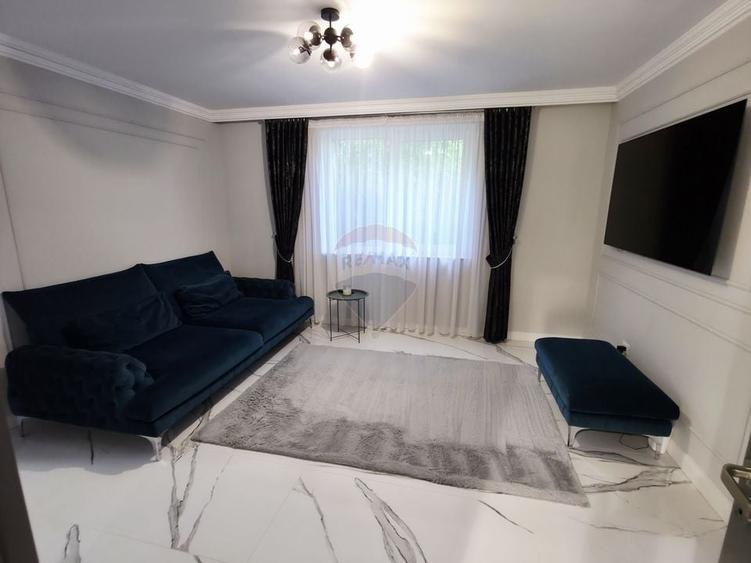 Apartament cu 5 camere de vânzare în zona Precista - 3