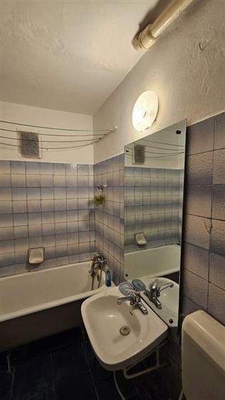 Apartament cu 3 camere semidecomandat în Cina