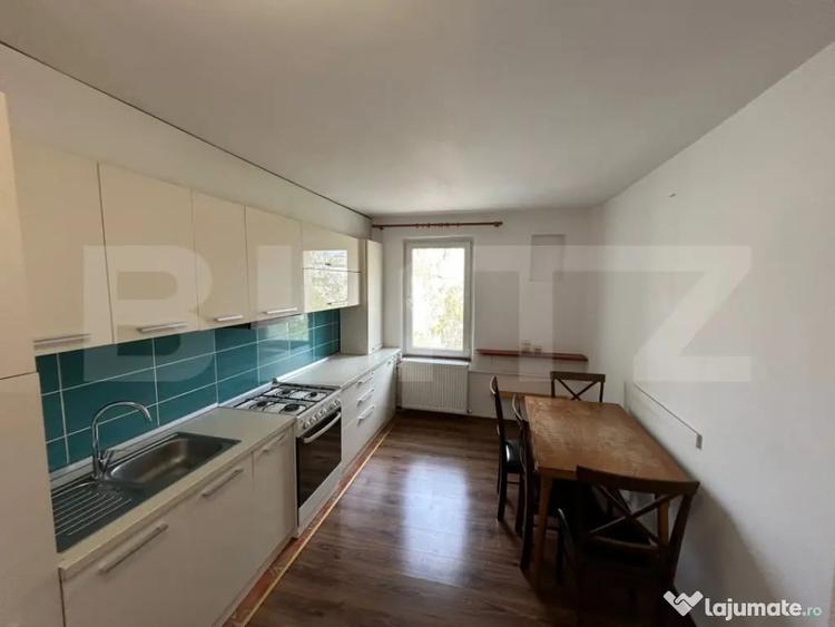 Apartament cu 3 camere decomandat în Independenței