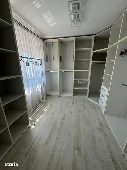 Casă cu 5 camere cu Teren 250 Mp în Mogoșoaia