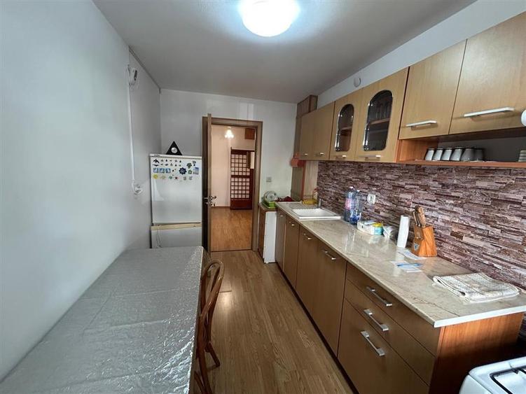 Apartament cu 3 camere decomandat, mobilat în Brăilei