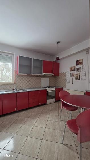 Casă cu 5 camere cu Teren 500 Mp în Străulești