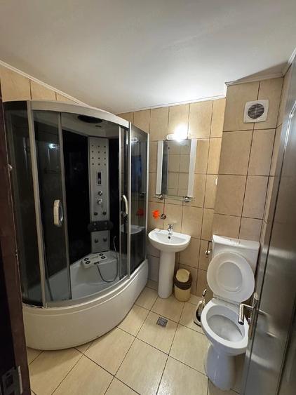 Casă cu 6 camere cu Teren 320 Mp în Central