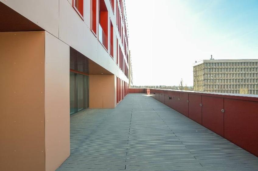 Birou, de 300 mp, în P-ta Presei Libere