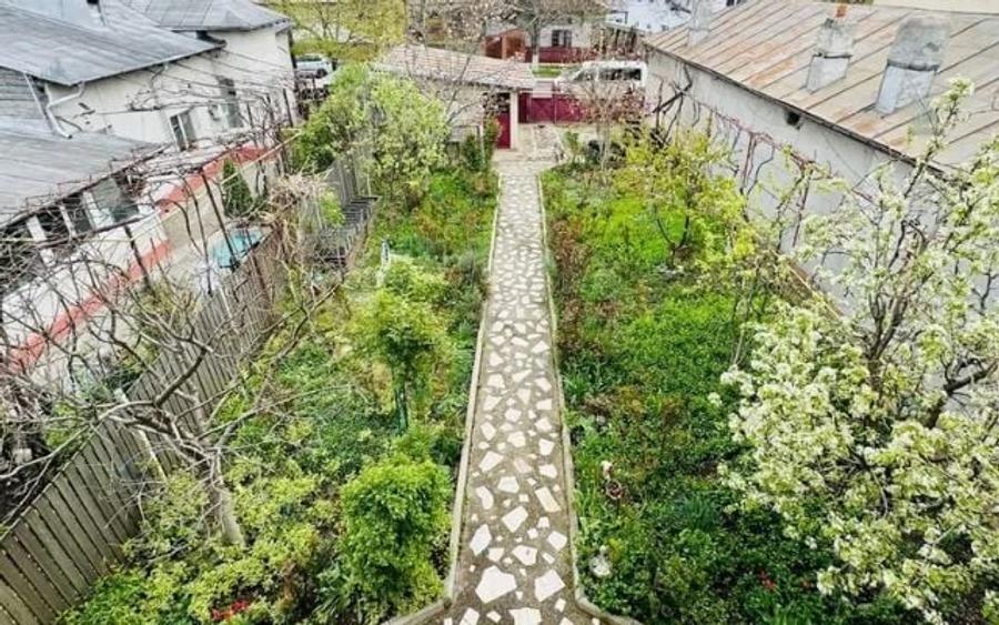 Casă individuală cu 5 camere cu Canalizare în Central