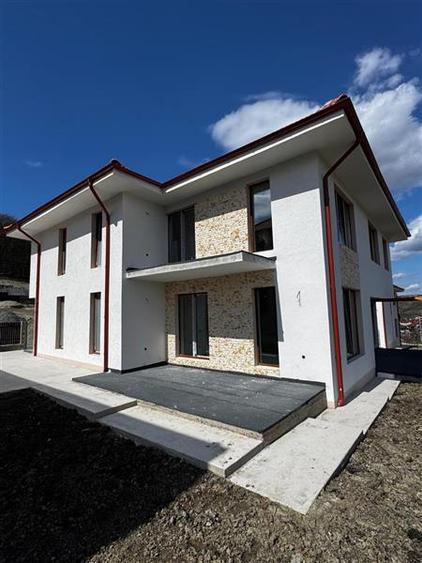 Duplex cu 4 camere cu Canalizare în Chinteni