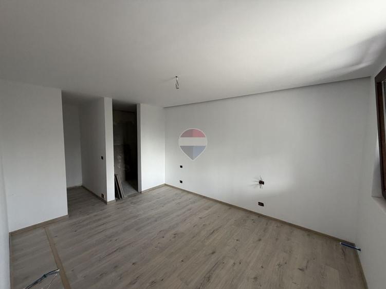 Casă individuală cu 5 camere cu Teren 433 Mp în Golești