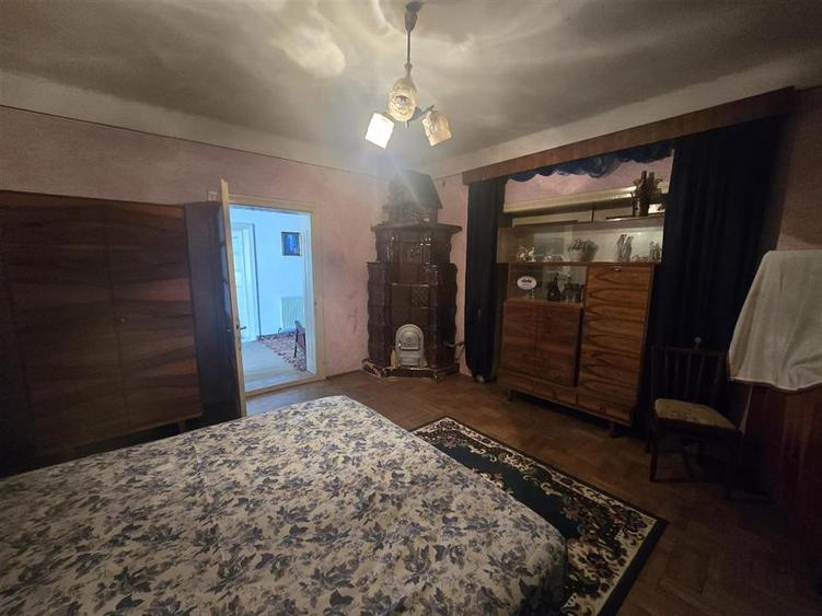 Casă individuală cu 3 camere cu Canalizare în Central