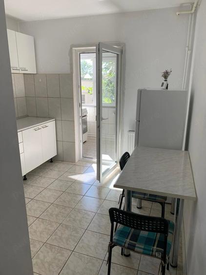 Apartament cu 2 camere decomandat în Trocadero