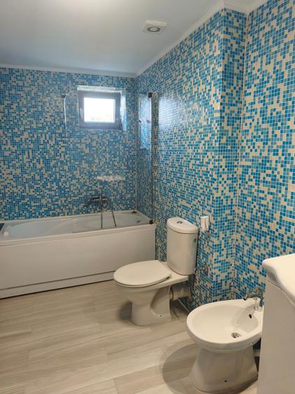 Apartament cu 4 camere în Sisești