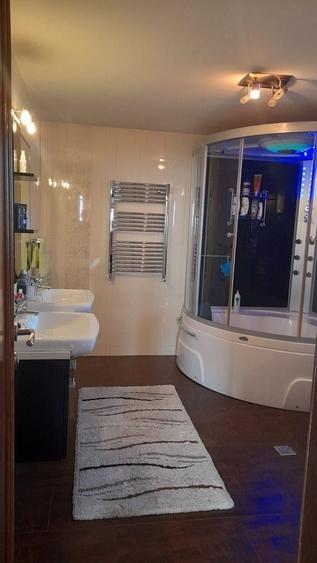 Apartament cu 5 camere decomandat, mobilat în Central