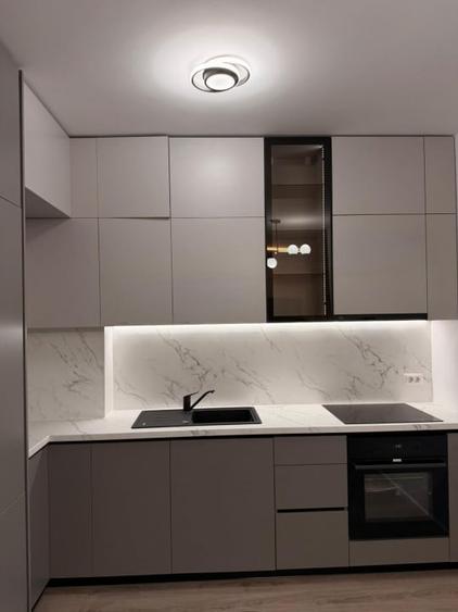 Apartament cu 3 camere semidecomandat, mobilat în Pipera