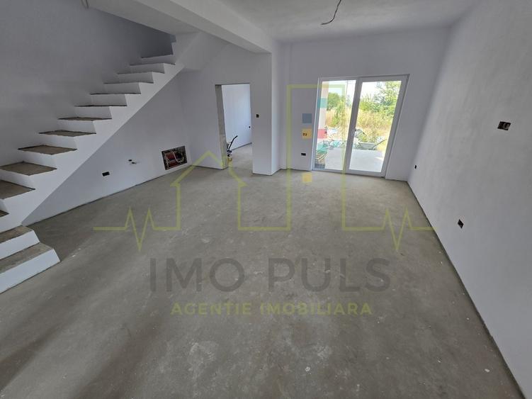 Duplex cu 4 camere cu Canalizare în Moșnița Veche