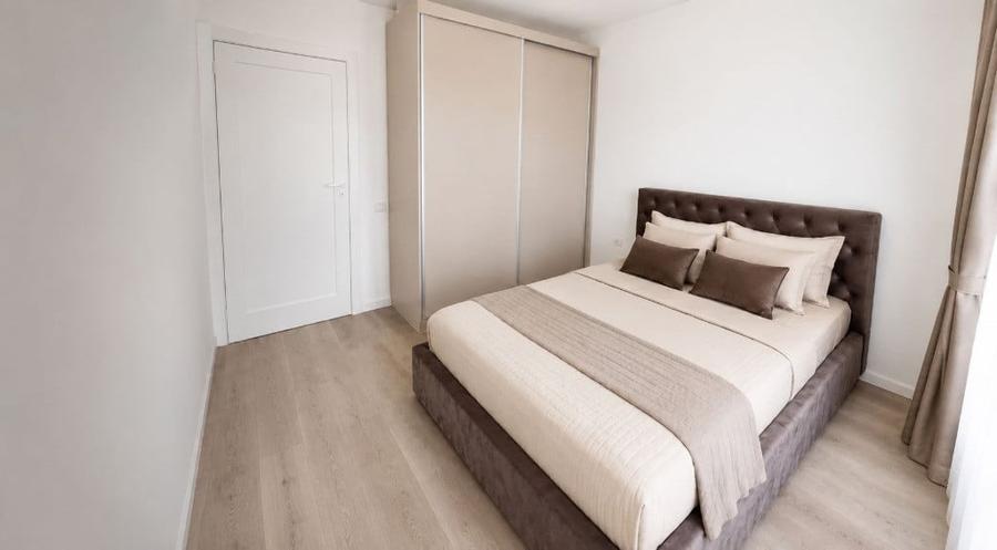 Apartament cu 3 camere decomandat în Tractorul