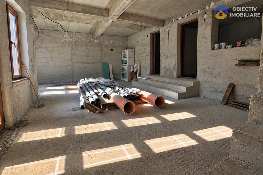 Casă individuală cu 5 camere cu Teren 2405 Mp în Pângărați
