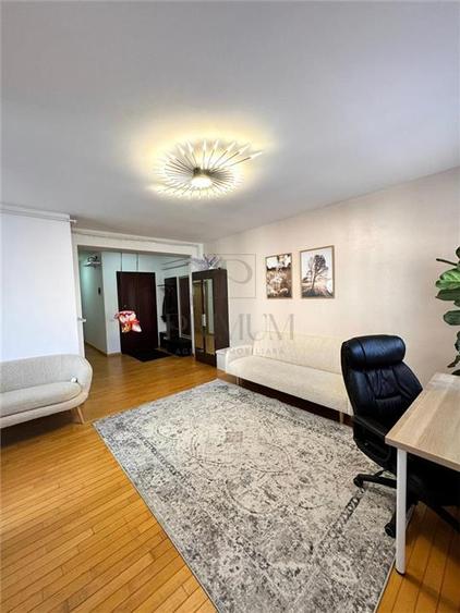 Apartament cu 3 camere decomandat în Aradului