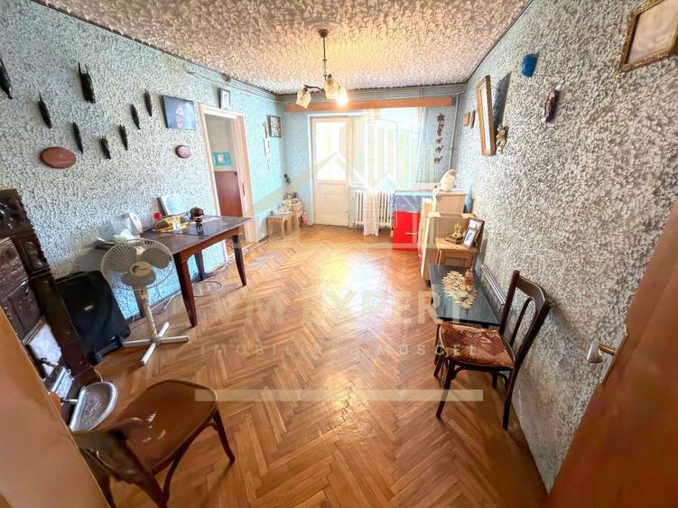 Apartament cu 3 camere semidecomandat în Central