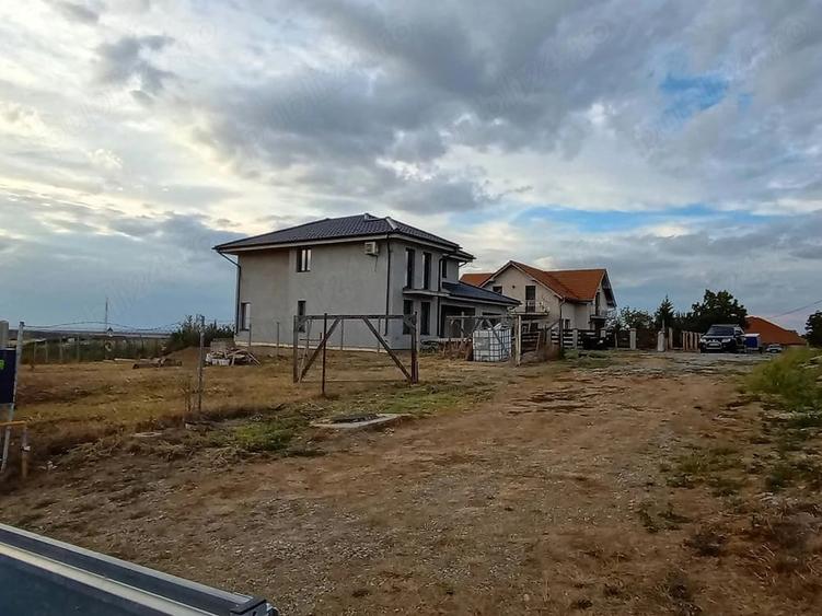 Teren de 1000 mp, în Cordău