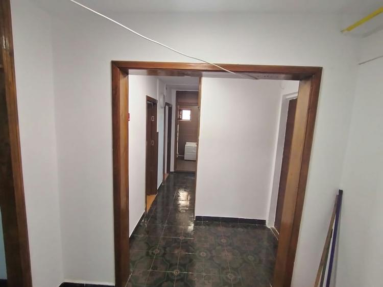 Apartament cu 3 camere decomandat, mobilat în Peco