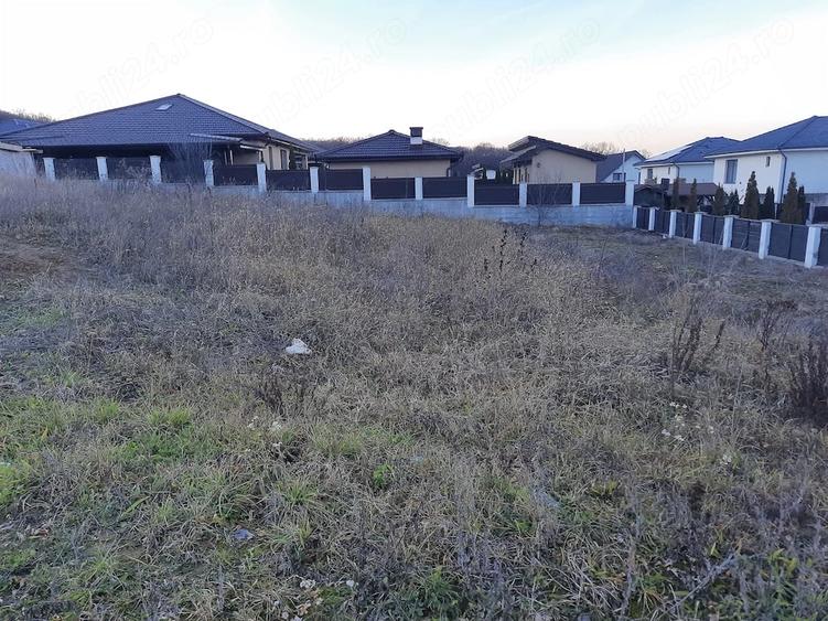 Teren de 1037 mp, în Corunca