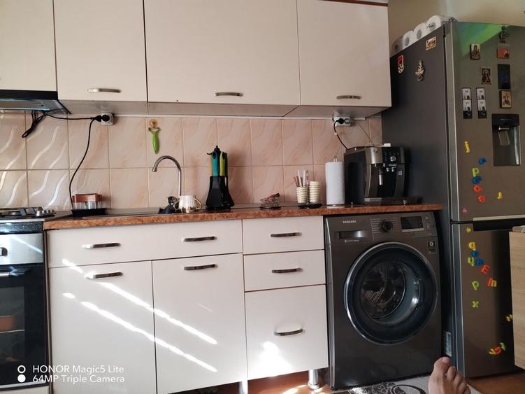 Apartament cu 2 camere decomandat în Cet