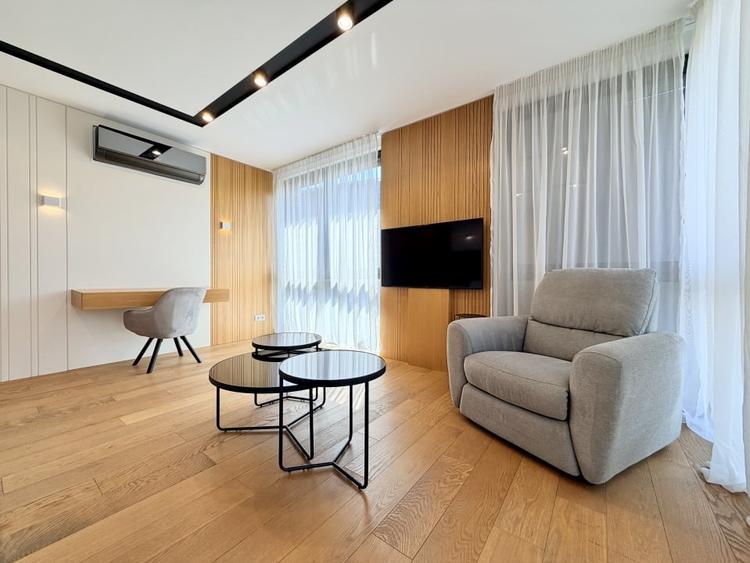 Apartament cu 2 camere semidecomandat, mobilat în Central