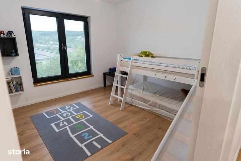 Casă cu 4 camere cu Teren 822 Mp în Popești