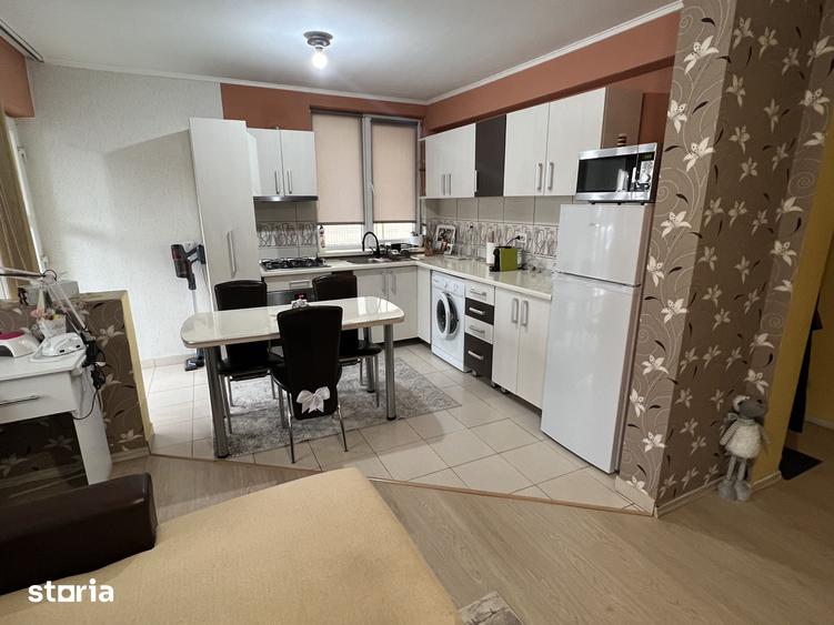 Apartament cu 3 camere în Unirea
