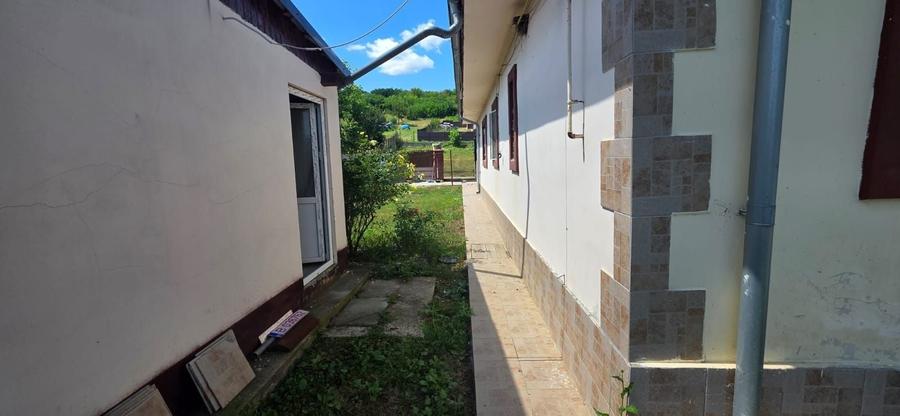 Casă cu 4 camere semidecomandat în Central