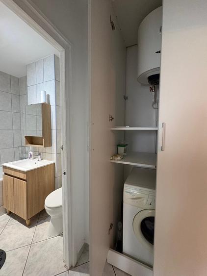 Apartament cu 3 camere semidecomandat în Tineretului