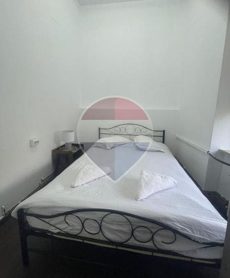 Apartament cu 3 camere semidecomandat în P-ța Unirii