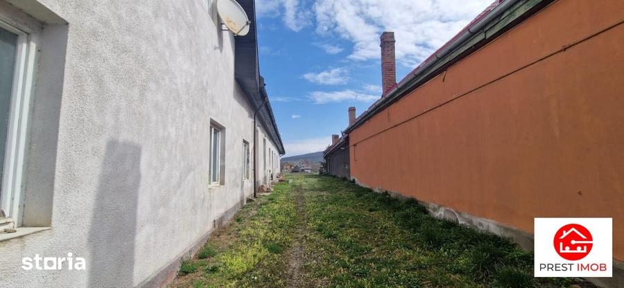 Casă cu 6 camere cu Teren 1618 Mp în Ernei