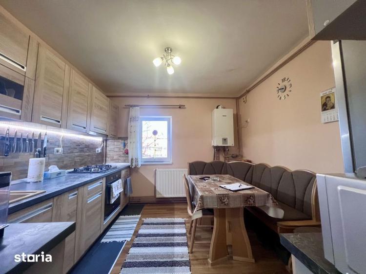 Apartament cu 3 camere semidecomandat, mobilat în Ciarda Roșie