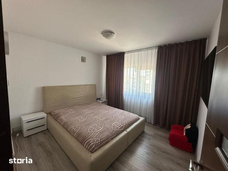 Apartament cu 3 camere decomandat în Craiovița Nouă