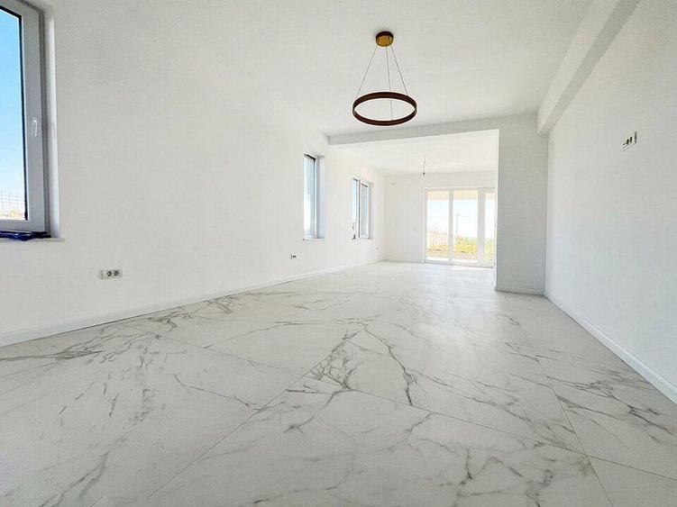 Duplex cu 3 camere cu Canalizare în Covaci
