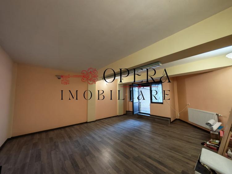 Casă individuală cu 10 camere cu Canalizare în Popas Păcurari