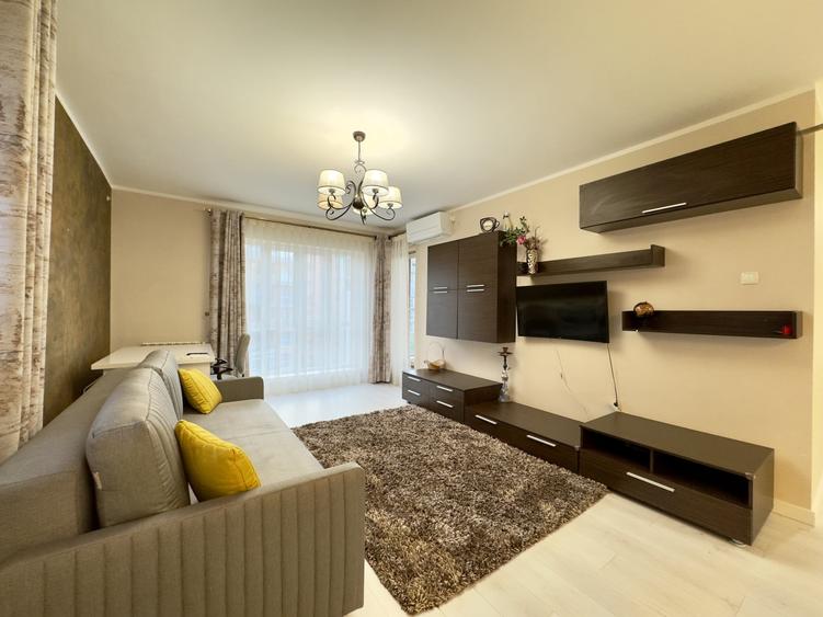 Apartament cu 3 camere semidecomandat, mobilat în Tătărași