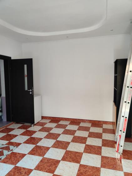 Casă individuală cu 7 camere cu Canalizare în Vatra Luminoasă