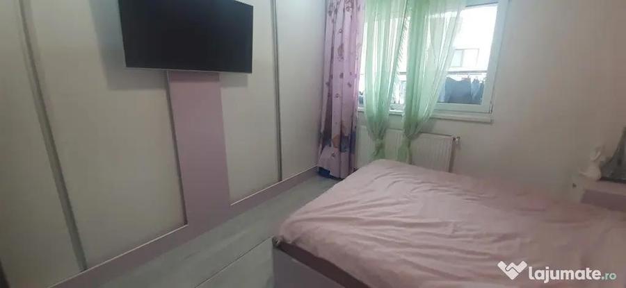 Apartament cu 4 camere decomandat în Central