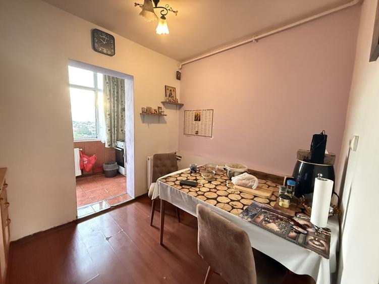Apartament cu 3 camere decomandat, mobilat în Girocului